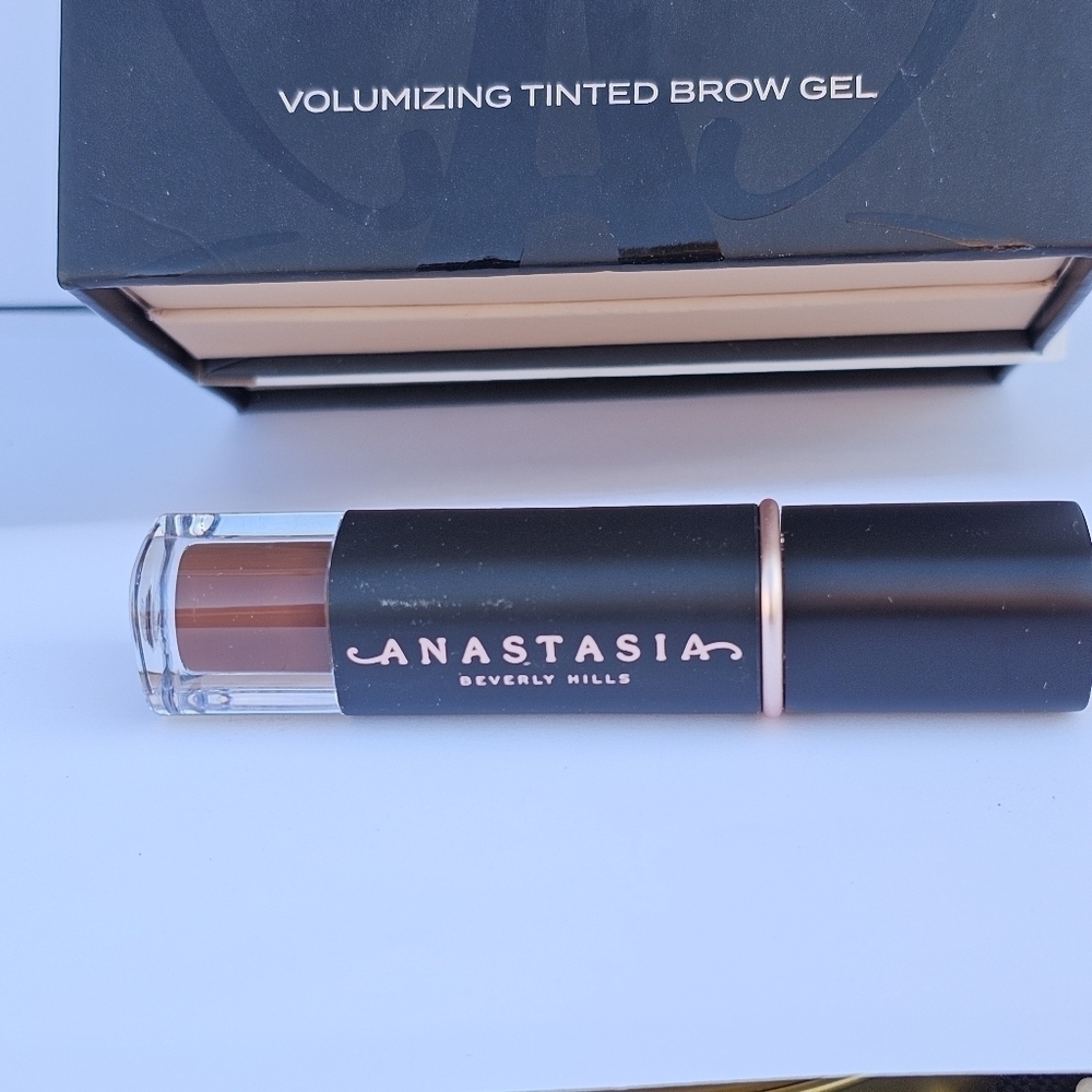 Anastasia Beverly Hills Volumizing Tinted Brow Gel shade chocolate - Picture 4 of 4
